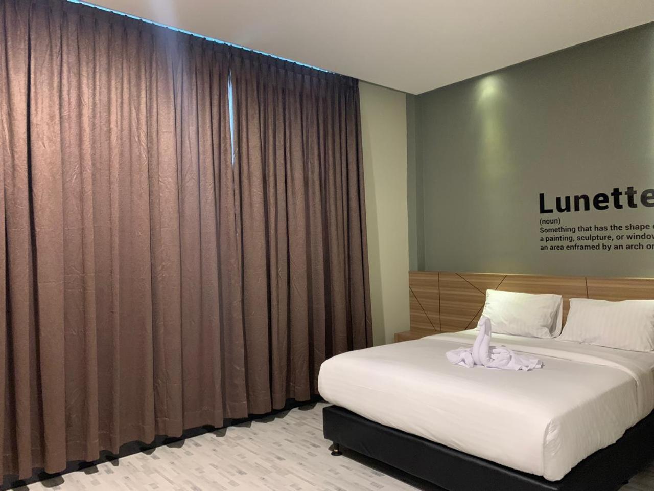 Bless Hotels Sintang Exterior foto