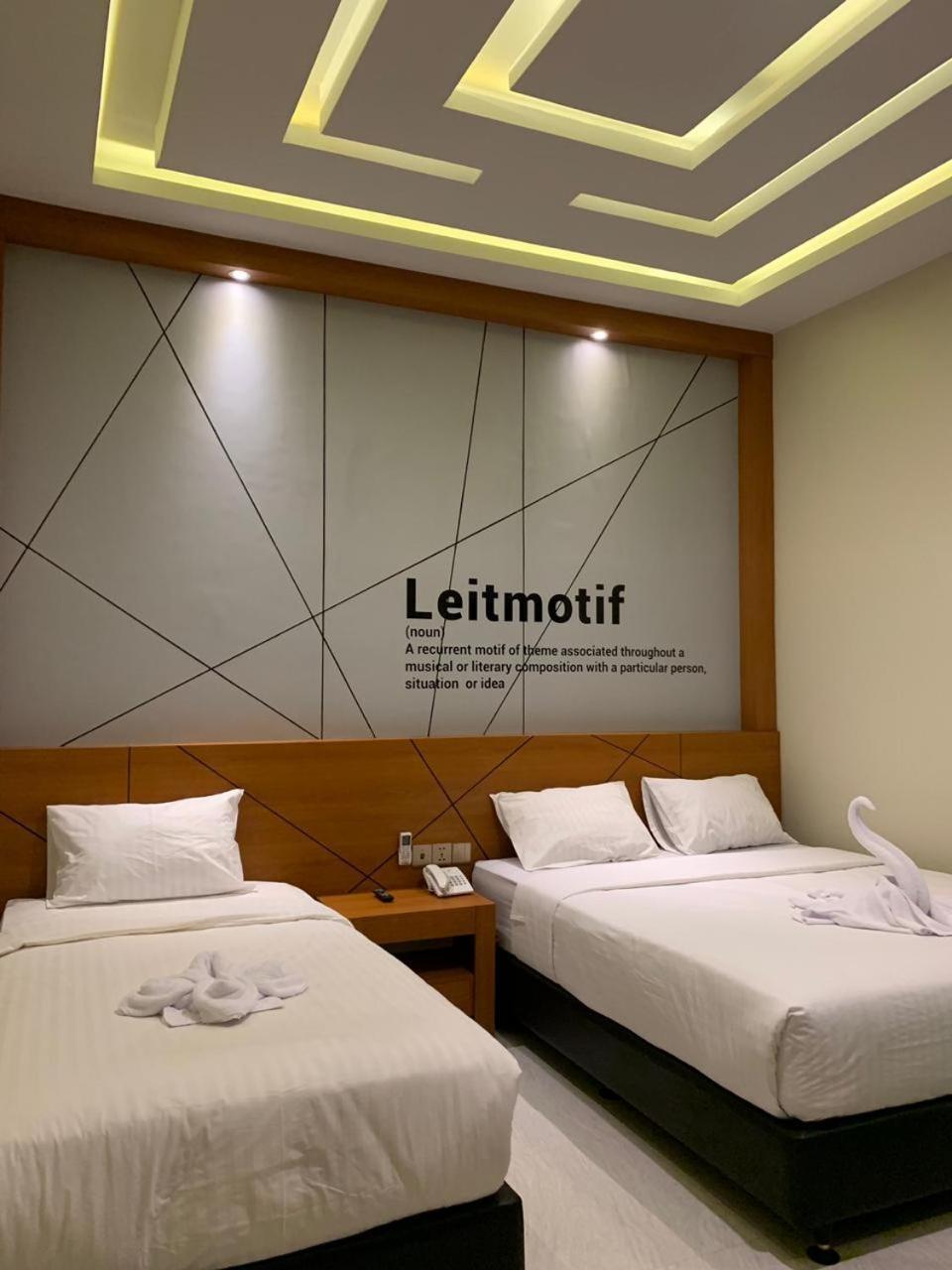 Bless Hotels Sintang Exterior foto