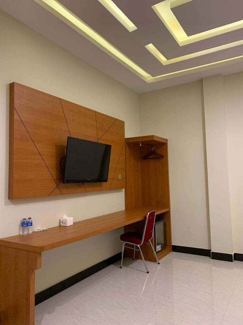 Bless Hotels Sintang Exterior foto